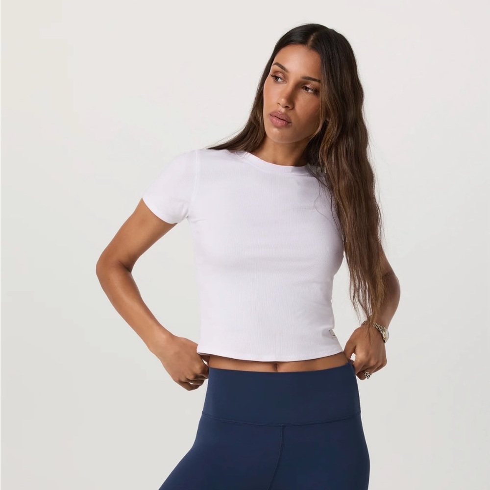 Vuori Pose Fitted Tee
White 
Xs